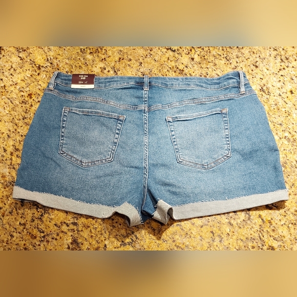 Ava & Viv mid-rise stretch jean shorts, NWT - Picture 2 of 3